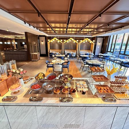 Hilton Garden Inn Beijing Guomao Buitenkant foto