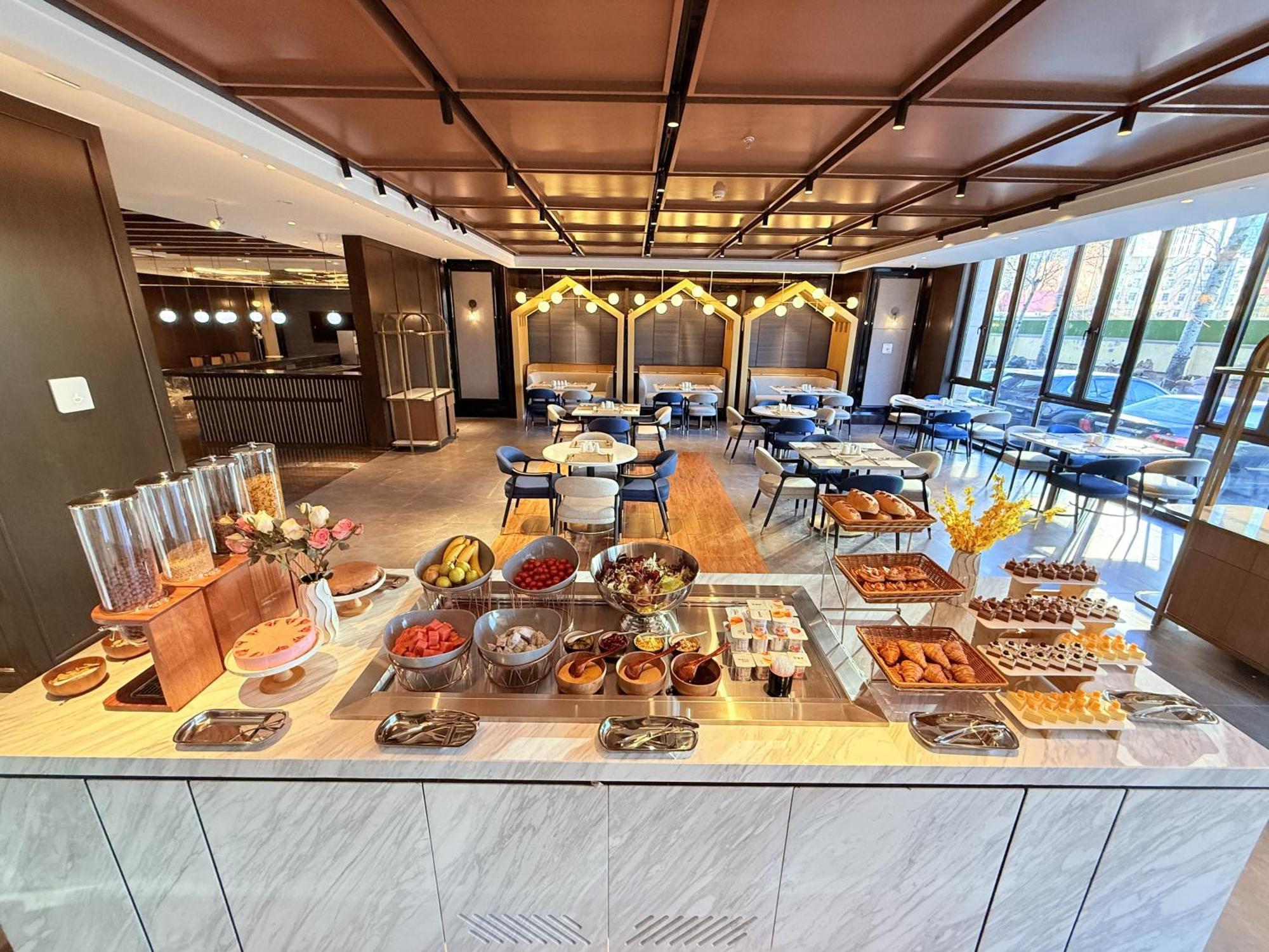 Hilton Garden Inn Beijing Guomao Buitenkant foto