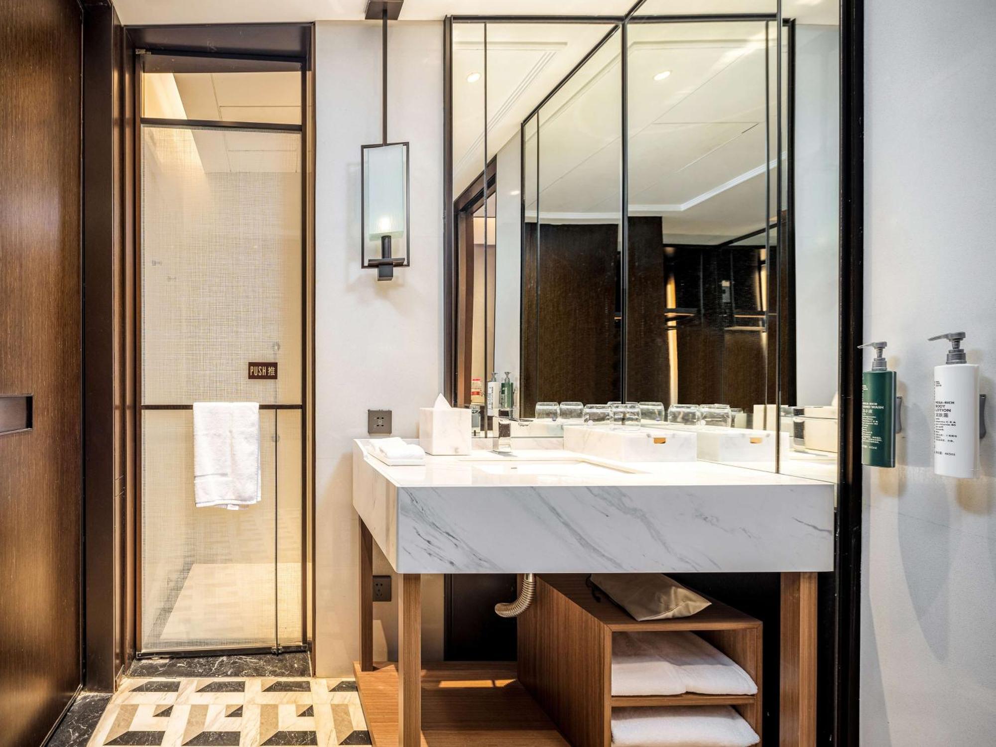 Hilton Garden Inn Beijing Guomao Buitenkant foto